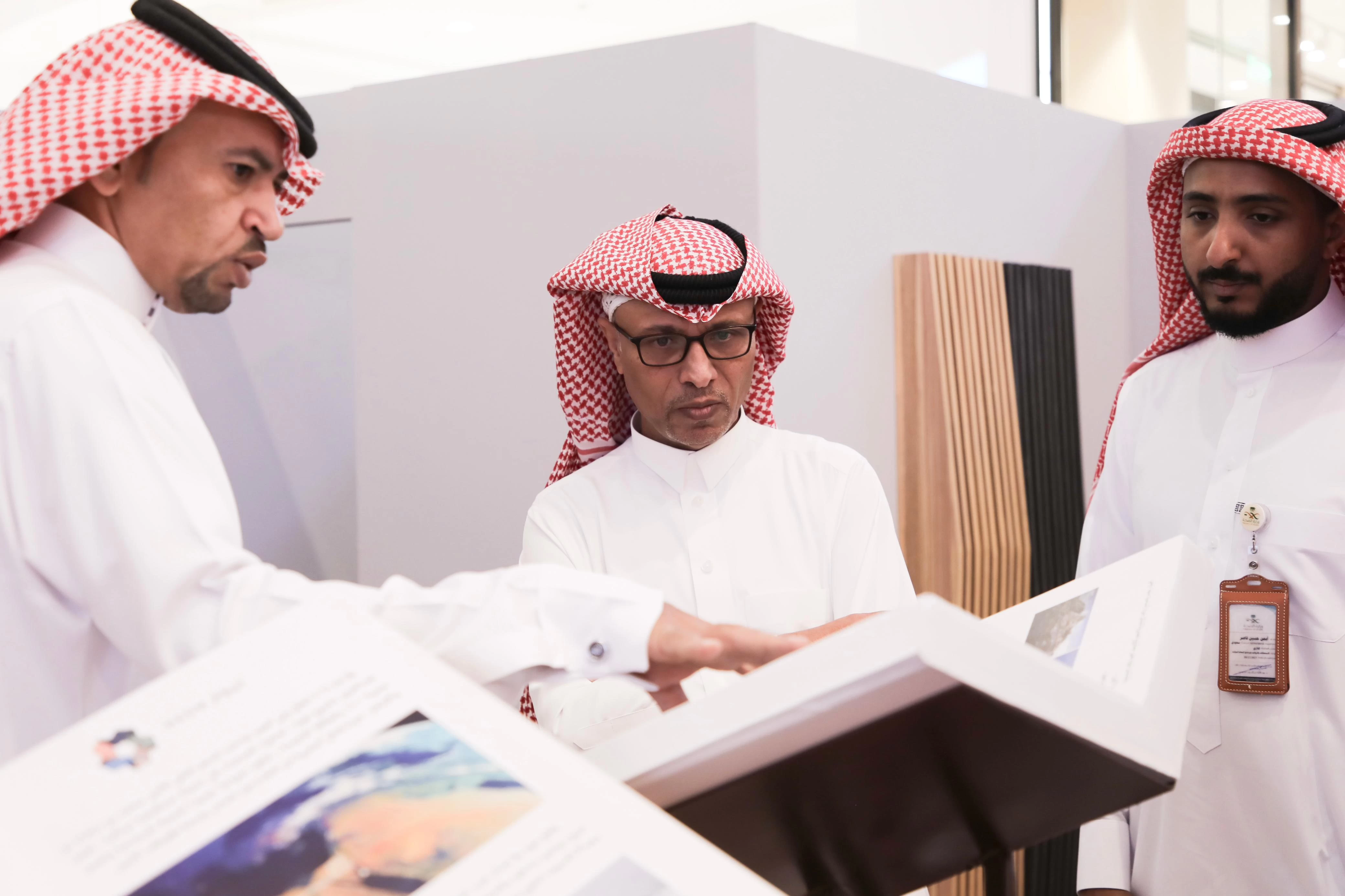 مدير عام صحة جازان يفتتح المعرض التوعوي التفاعلي"مُدرك "  