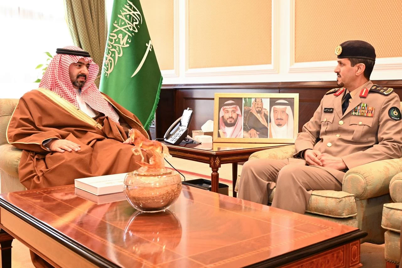 نائب أمير تبوك يستقبل مدير الدفاع المدني بالمنطقة 