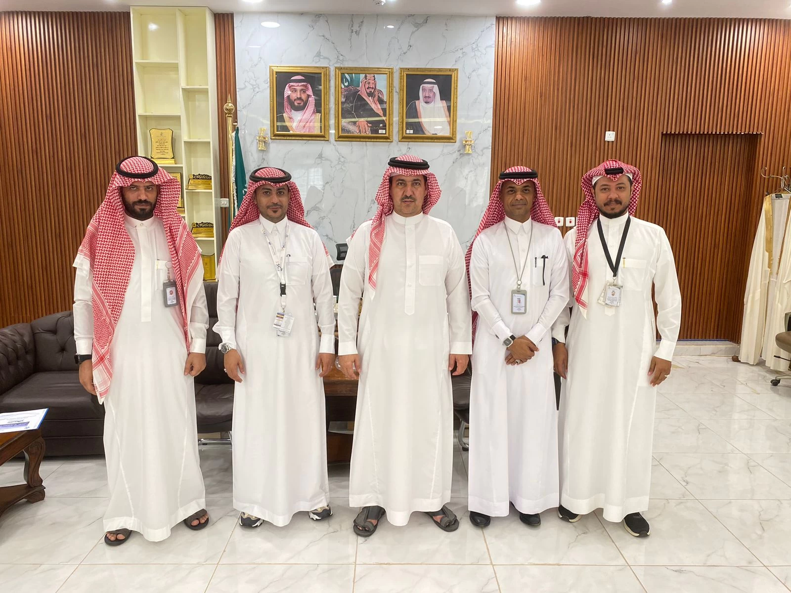 محافظ صامطة يستقبل مدير مستشفى صامطة العام في مكتبه بالمحافظة 