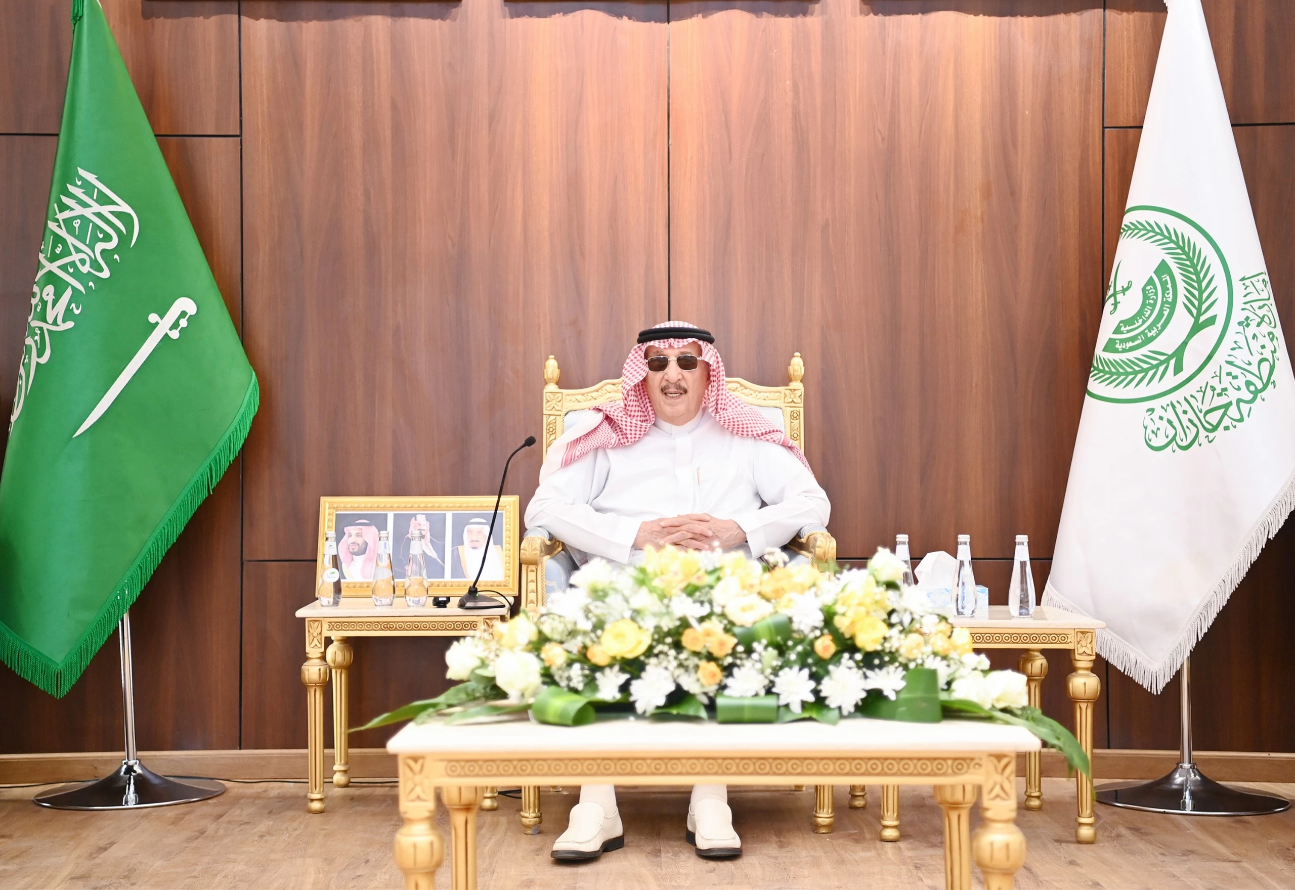 أمير جازان يلتقي بمشايخ وأهالي العيدابي.