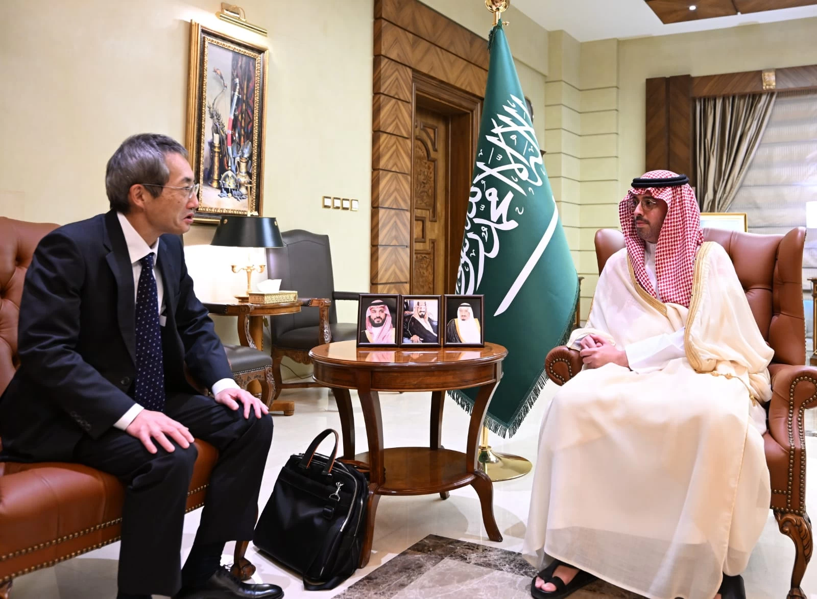 الأمير سعود بن جلوي يستقبل القنصل الياباني بجدة
