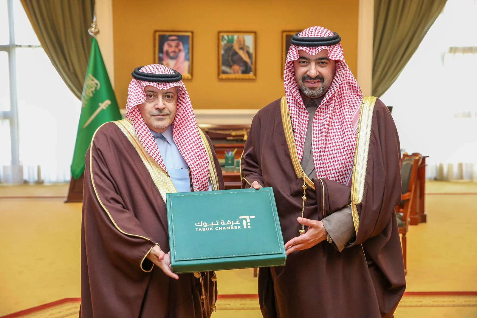 نائب أمير تبوك يستقبل رئيس وأعضاء مجلس إدارة الغرفة بالمنطقة 