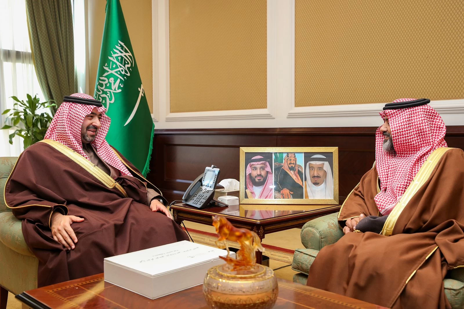 نائب أمير تبوك يستقبل مدير المركز الوطني للرقابة على الالتزام البيئي بالشمالية 