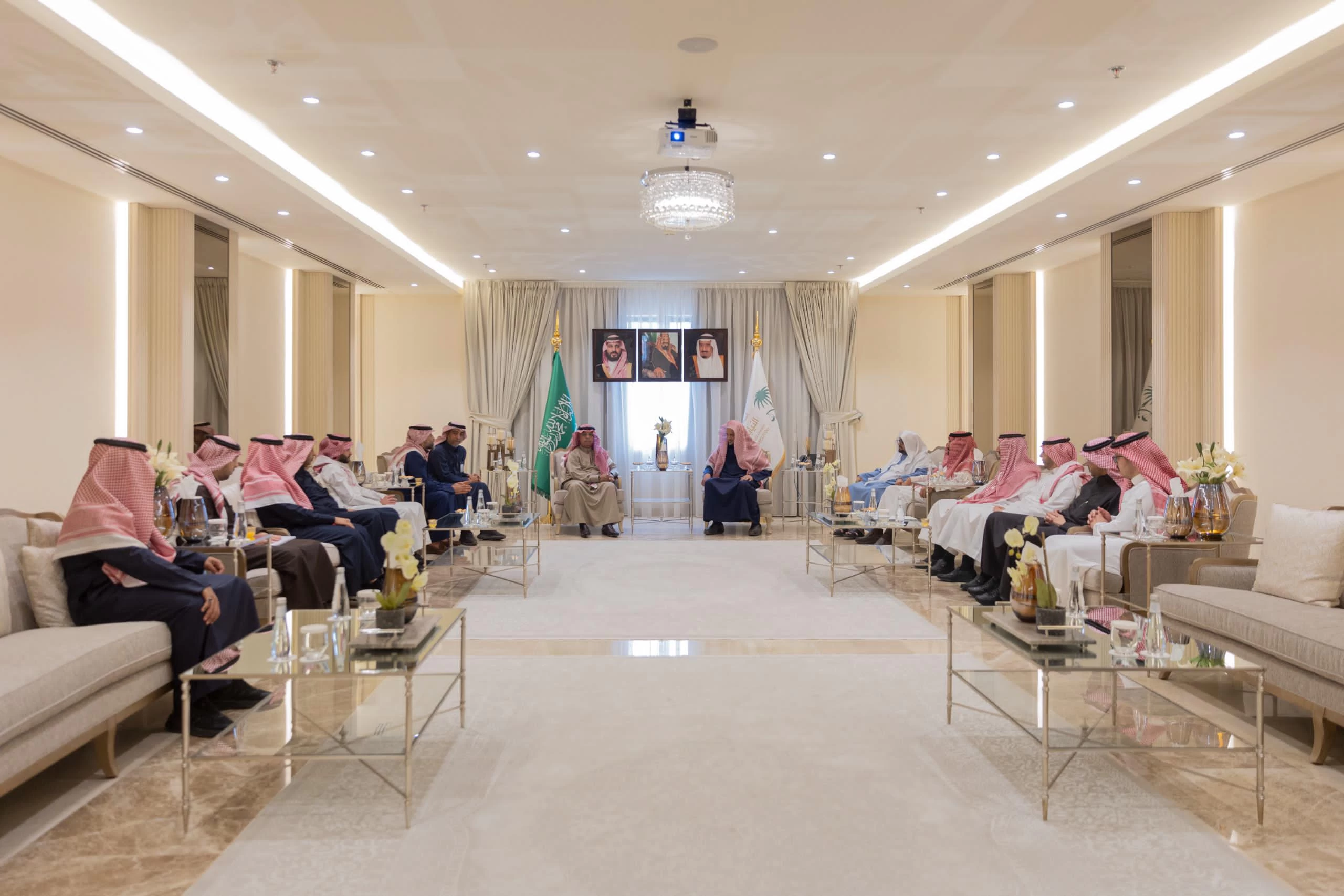 النائب العام يلتقي رئيس الهيئة العامة للطيران المدني