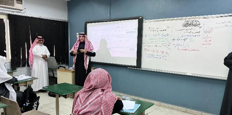 مدير تعليم الطائف للمدرسة دور هام في المحافظة على القيم 