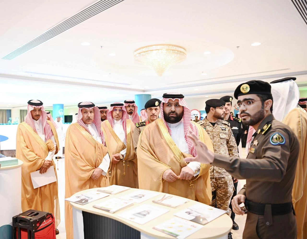 نائب أمير منطقة جازان يلتقي أعضاء لجان السلامة المرورية لإمارات المناطق