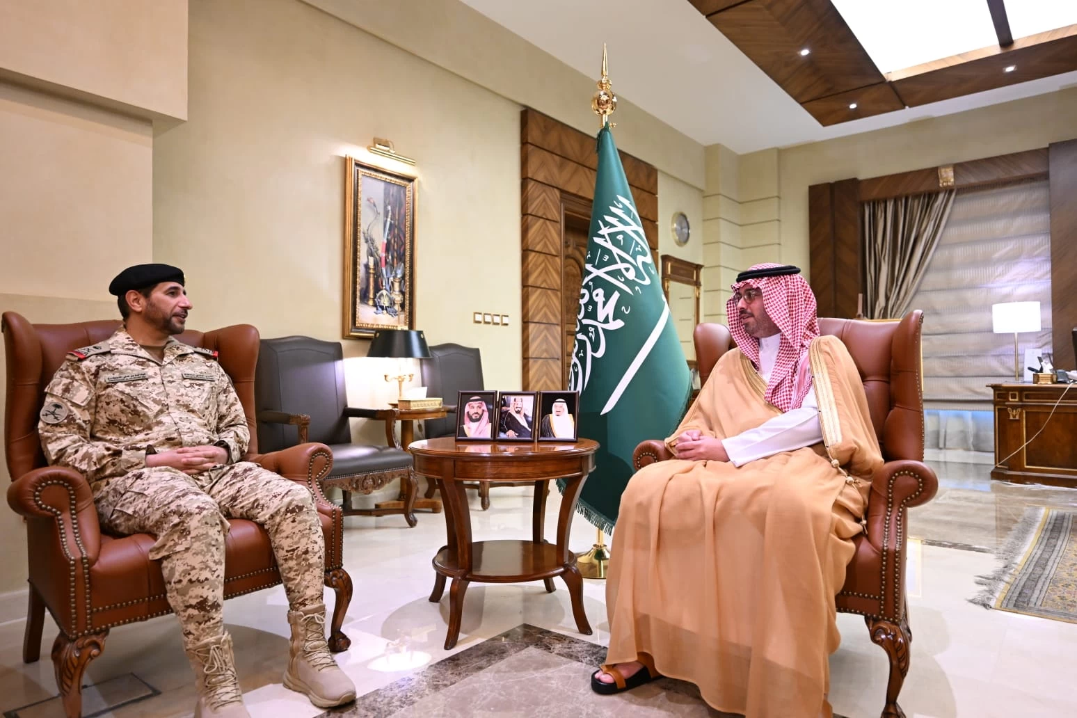 محافظ جدة يستقبل مساعد وكيل الحرس الوطني بالقطاع الغربي