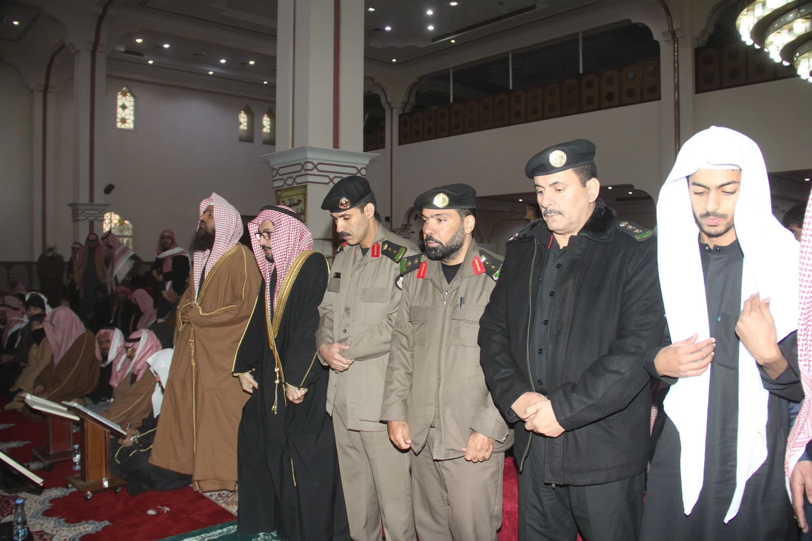 محافظ القريات يتقدم جموع المصلين في صلاة الإستسقاء