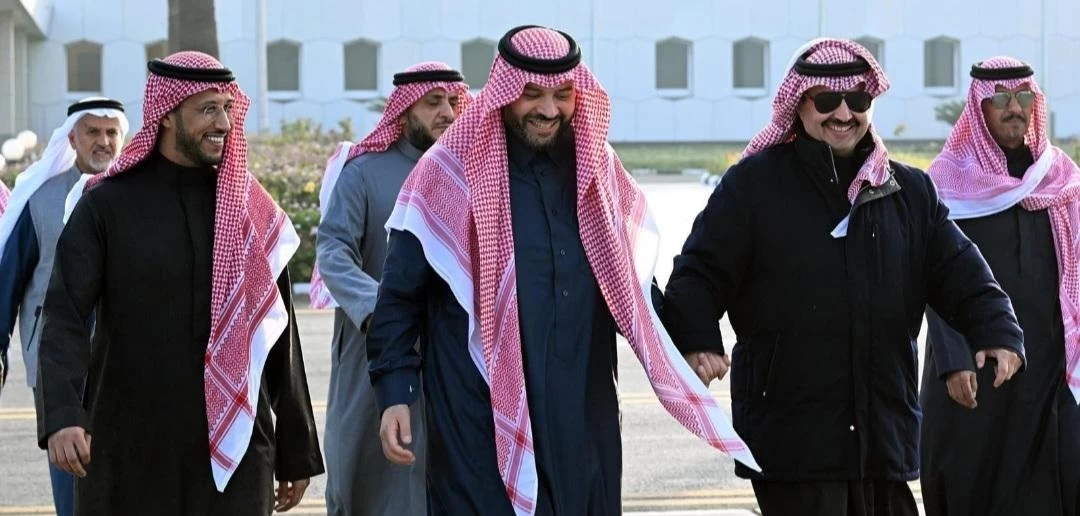 أمير الحدود الشمالية يختتم زيارته لمنطقة عسير 