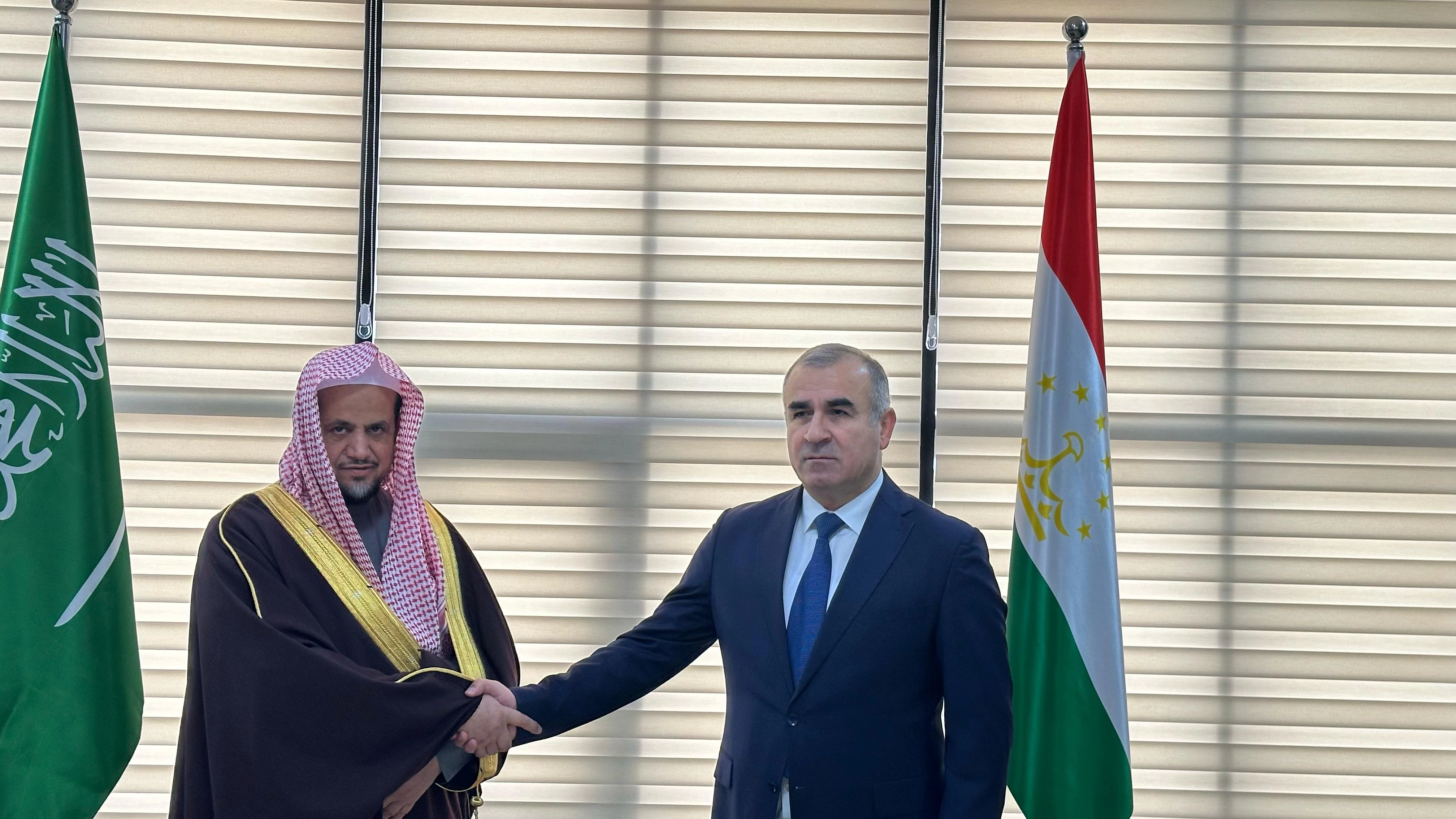 النائب العام يلتقي نظيره الطاجيكي في العاصمة دوشانبي