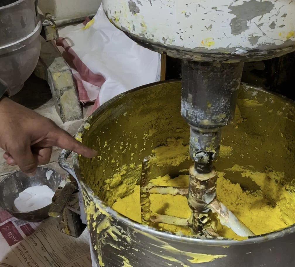 أمانة جدة تتلف 15 طن من الحلويات غير الصالحة بنطاق أم السلم