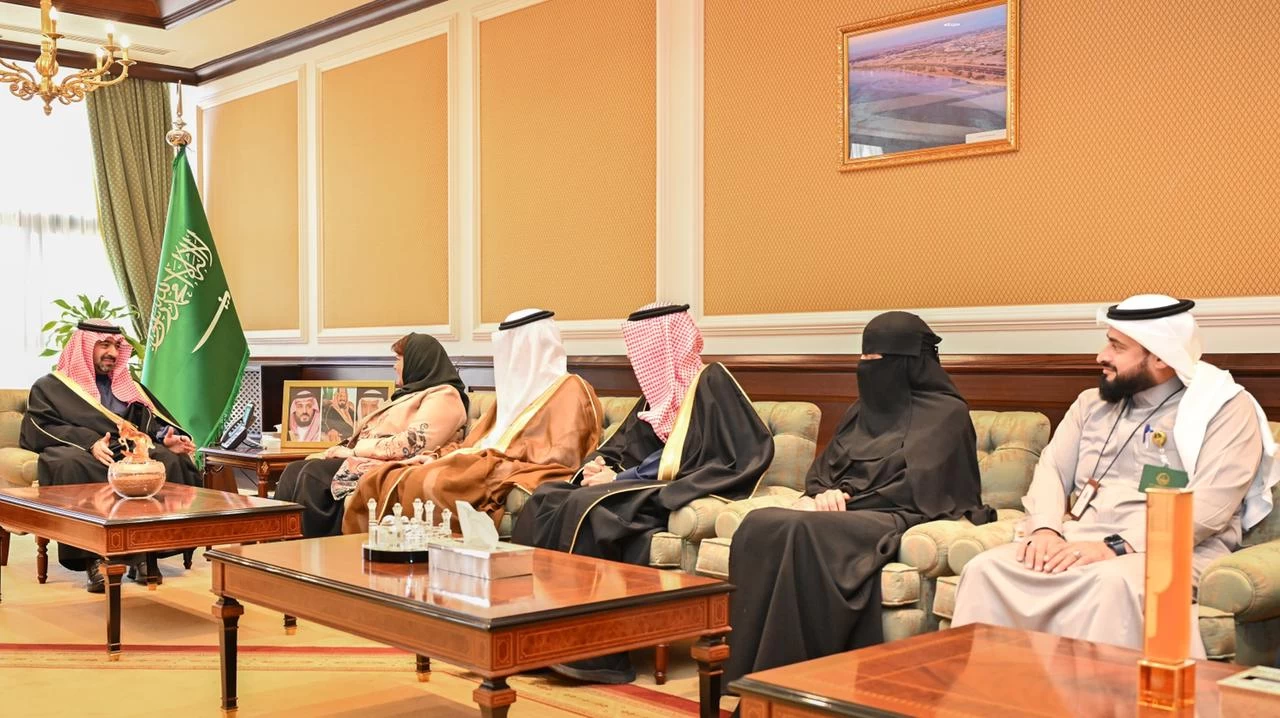 نائب أمير تبوك يستقبل وفدا من منظمة الصحة العالمية