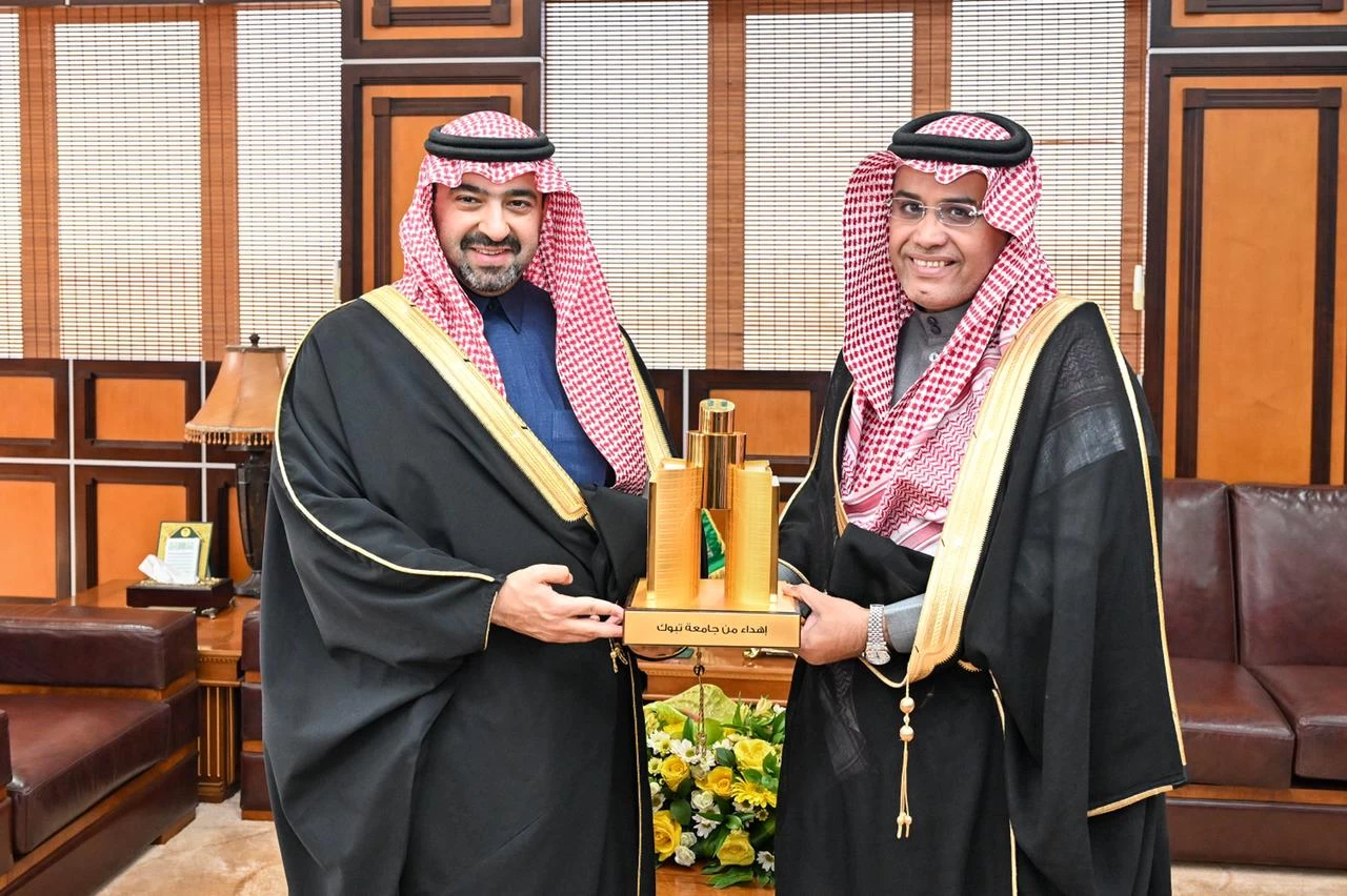 نائب أمير تبوك يشيد بالجهود التي تقدمها جامعة تبوك لخدمة أبناء المنطقة وبناتها