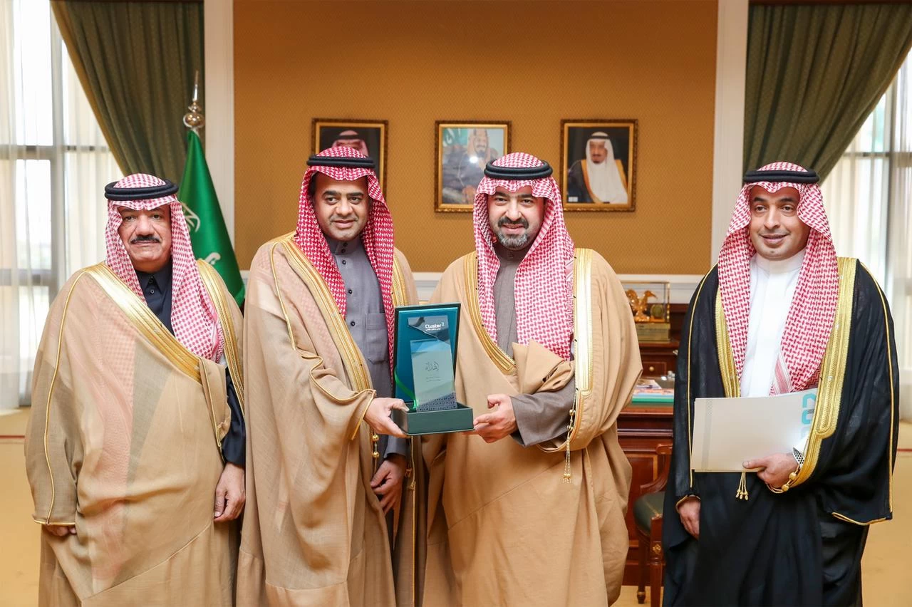 نائب أمير تبوك يطلع على تقرير عن إحصائيات مطار الأمير سلطان بن عبدالعزيز الدولي 