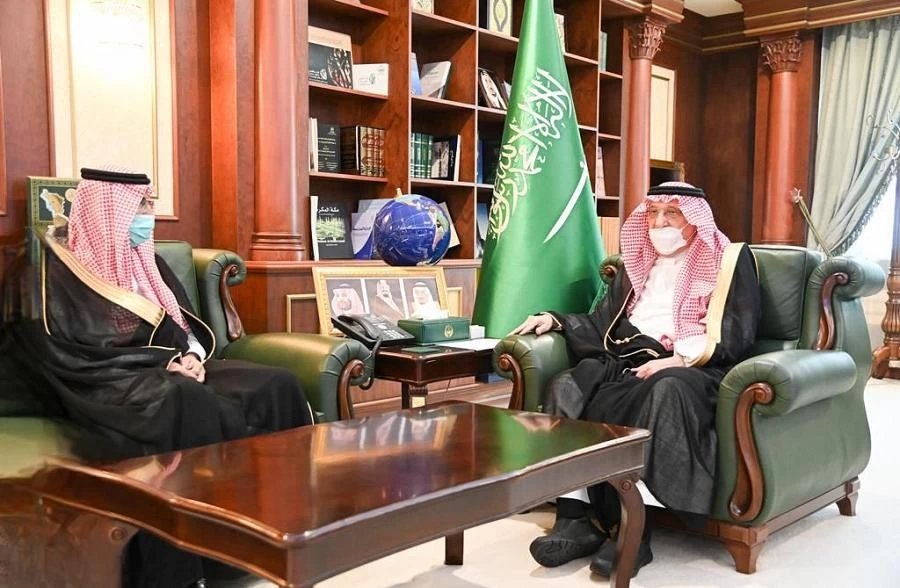 أمير منطقة جازان يستقبل الرئيس التنفيذي للهيئة العامة للغذاء والدواء