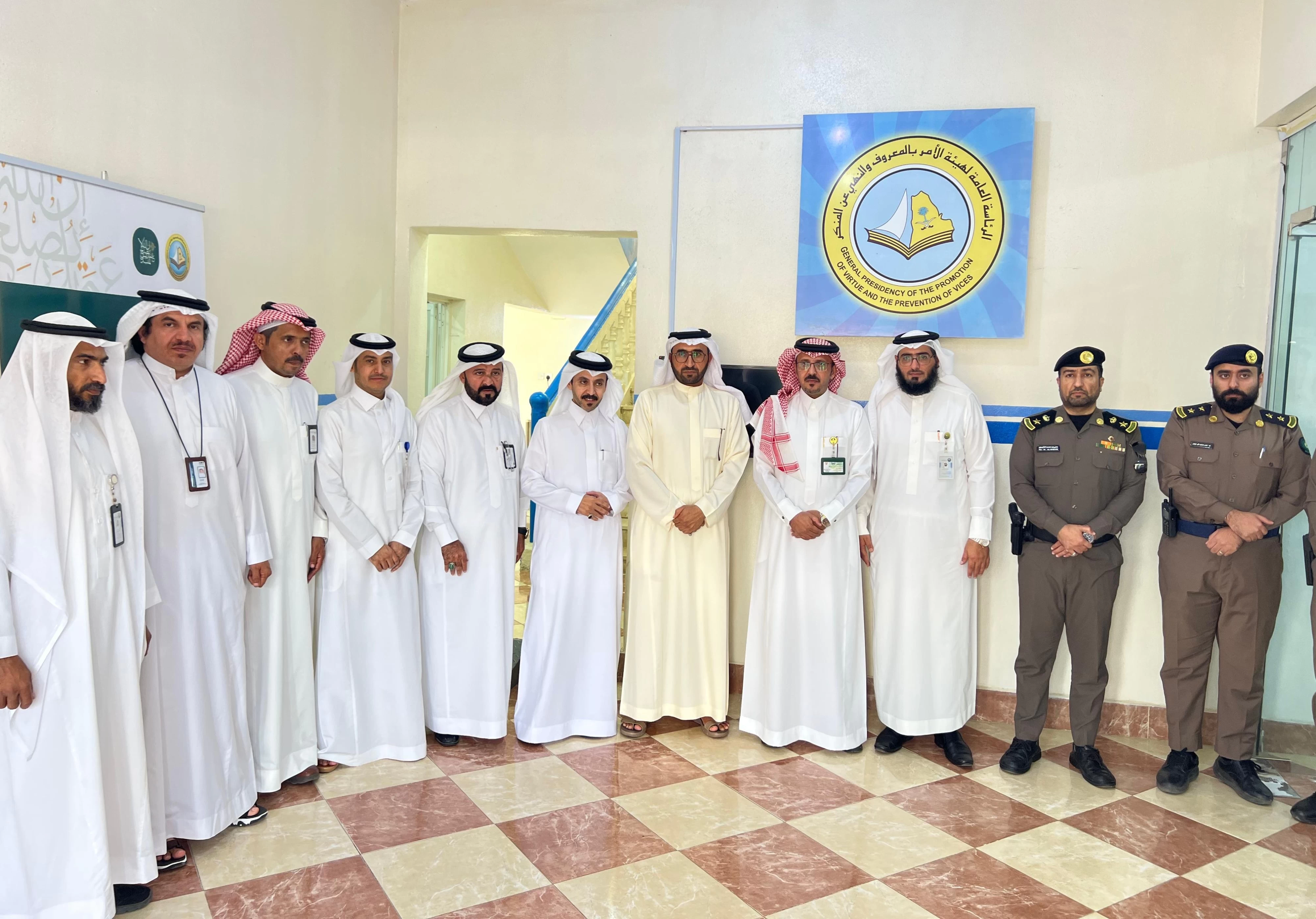 محافظ رجال ألمع يزور هيئة الأمر بالمعروف 