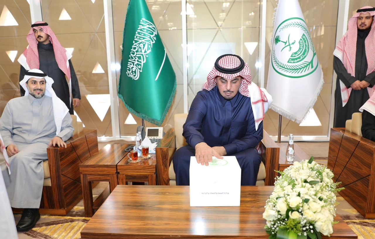 سمو محافظ الدرعية يُدشّن مبادرة "بيئتنا بالدرعية" لتعزيز الوعي البيئي بحضور معالي نائب وزير "البيئة"