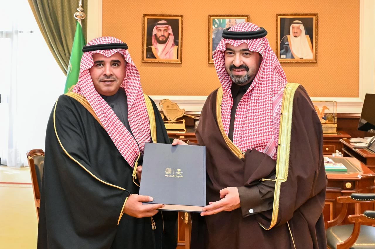 نائب أمير تبوك يستقبل مدير الأحوال المدنية بالمنطقة