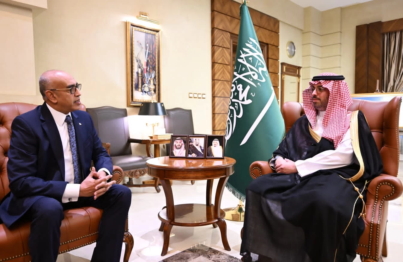 الأمير سعود بن جلوي يستقبل القنصل العام المصري بجدة