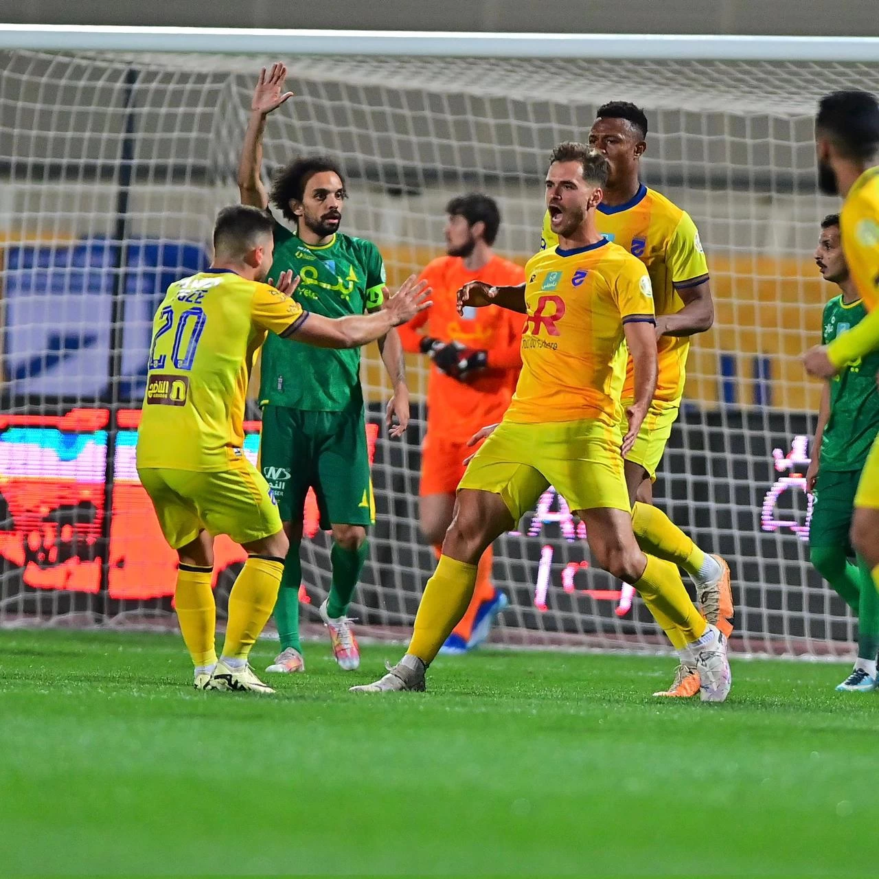 التعادل الإيجابي يحسم مواجهة الحزم والخليج.