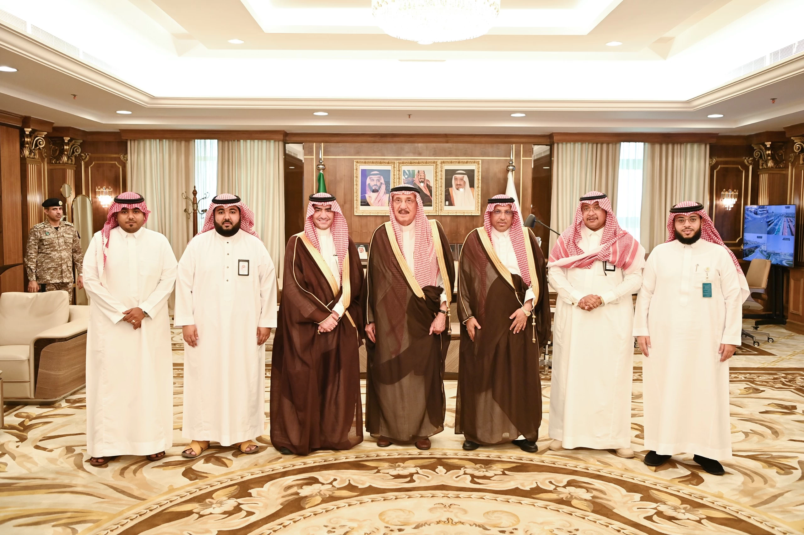 أمير منطقة جازان يطلع على إنجازات وخدمات منصة "جود الإسكان"