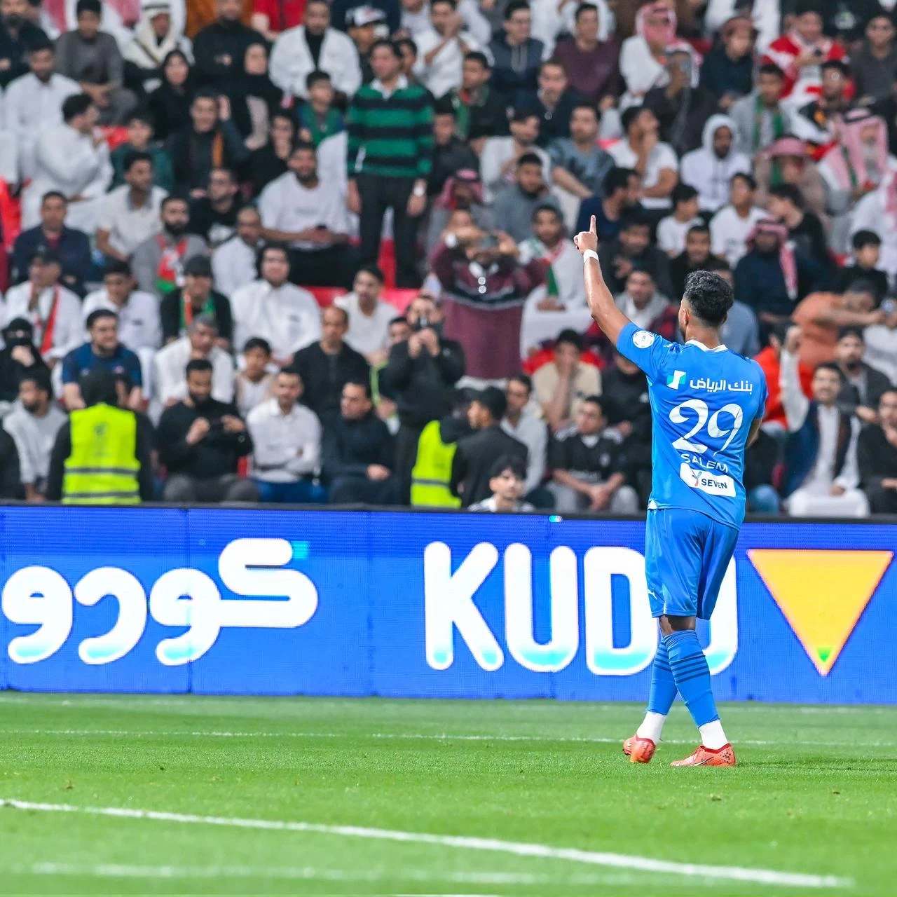 الهلال ينتصر بثنائية على الإتفاق ويصل للفوز رقم 14 على التوالي.