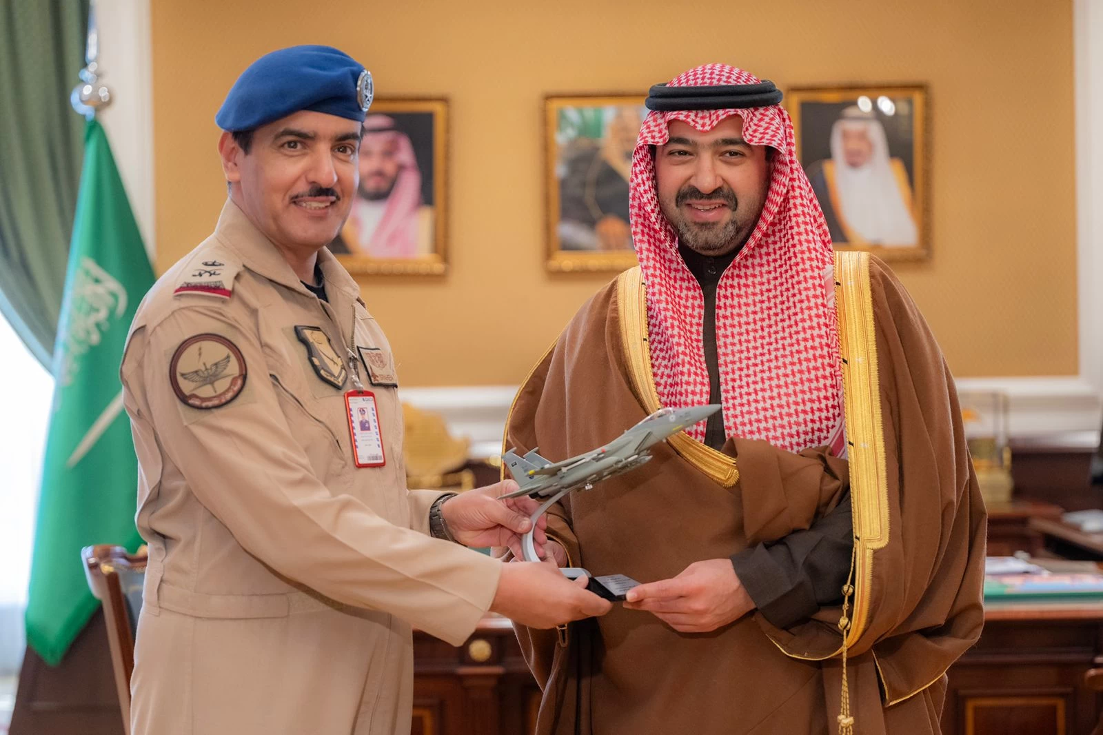 نائب أمير تبوك يستقبل قائد قاعدة الملك فيصل الجوية بالقطاع الشمالي 