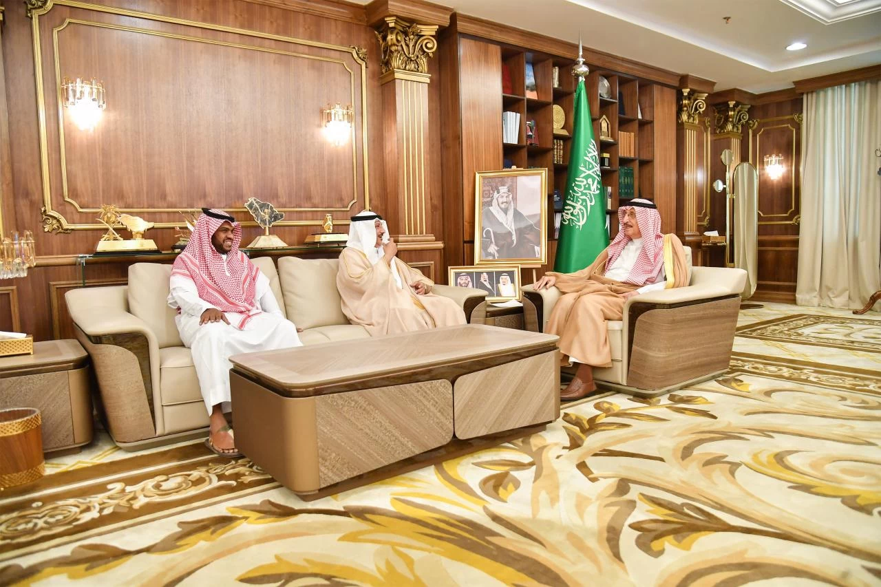 أمير منطقة جازان ‏يستقبل مدير مركز الإنتاج الإذاعي والتلفزيوني المعين حديثًا