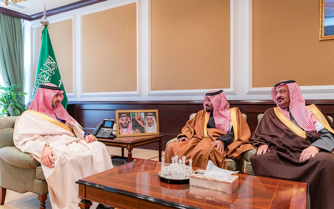 نائب أمير تبوك يستقبل مدير عام جمرك منفذ حالة عمار 