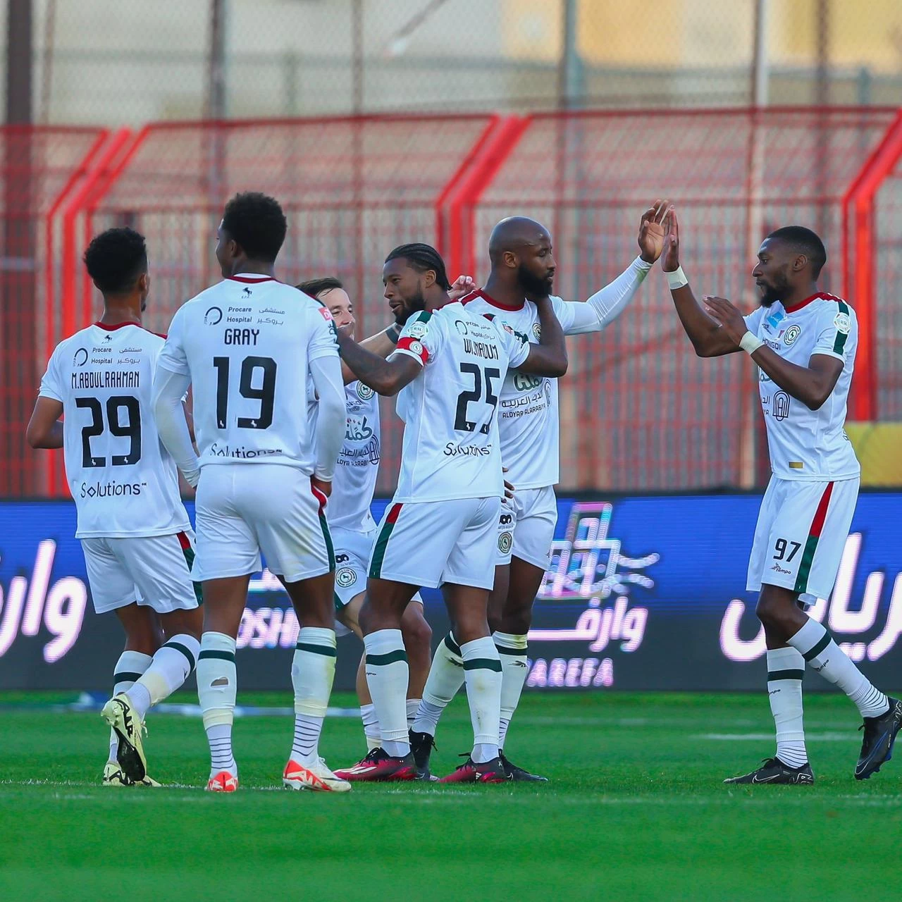 الاتفاق يهزم ضمك بثنائية.