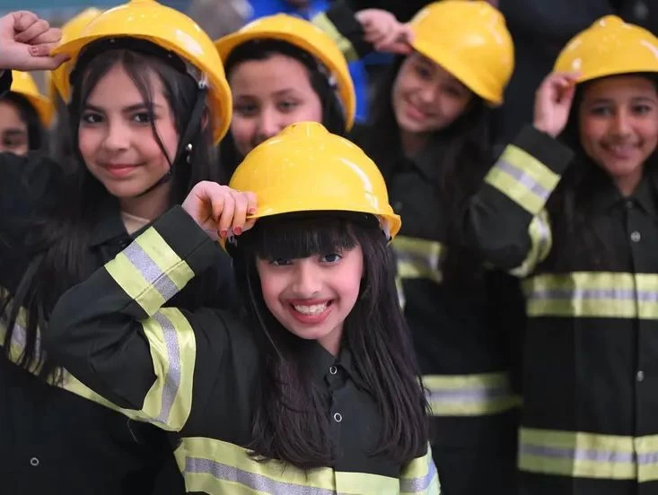 أطفال تبوك يتعرفون على أحدث التقنيات بمعرض الدفاع المدني