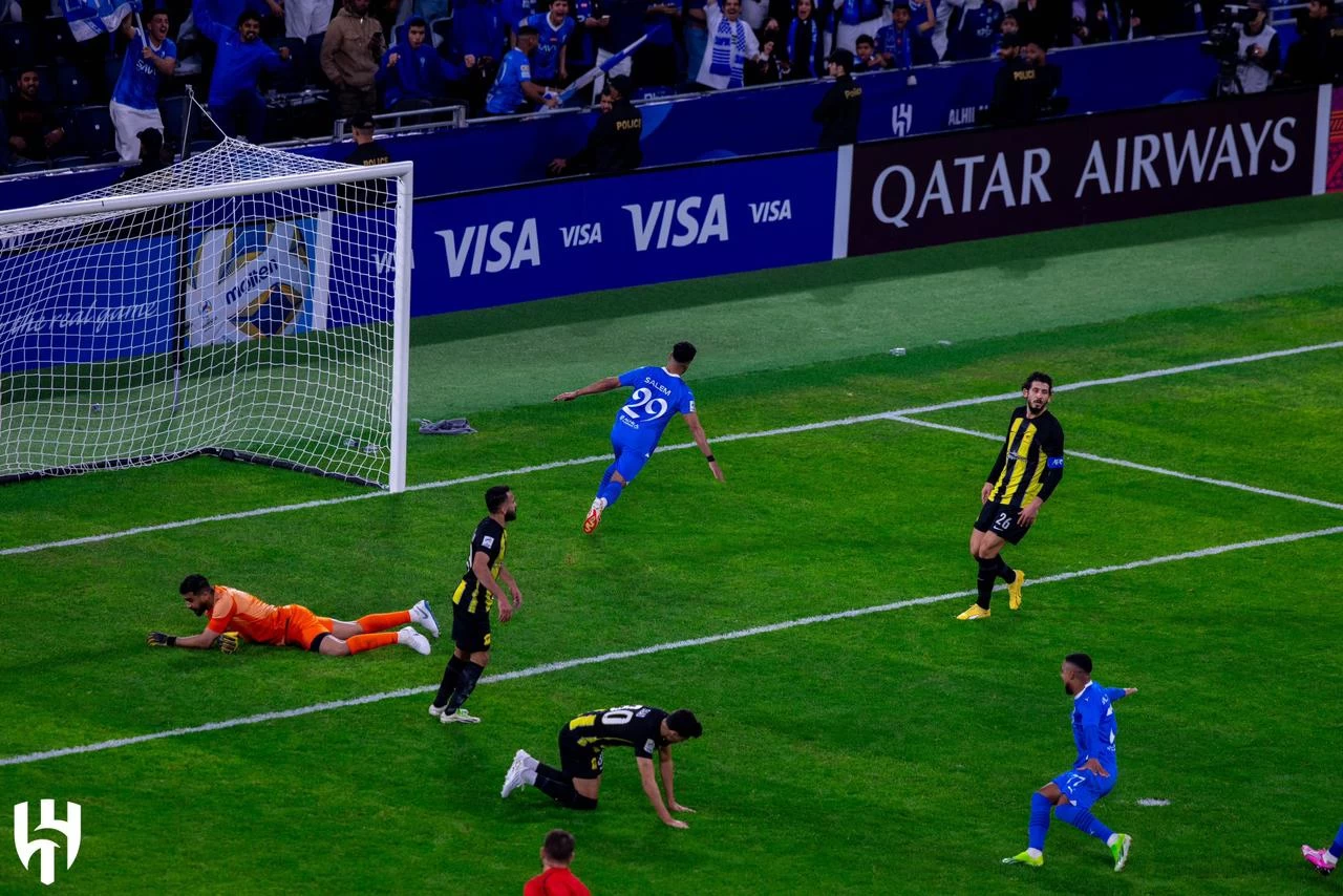 الهلال يهزم الاتحاد ويقترب من نصف نهائي آسيا.