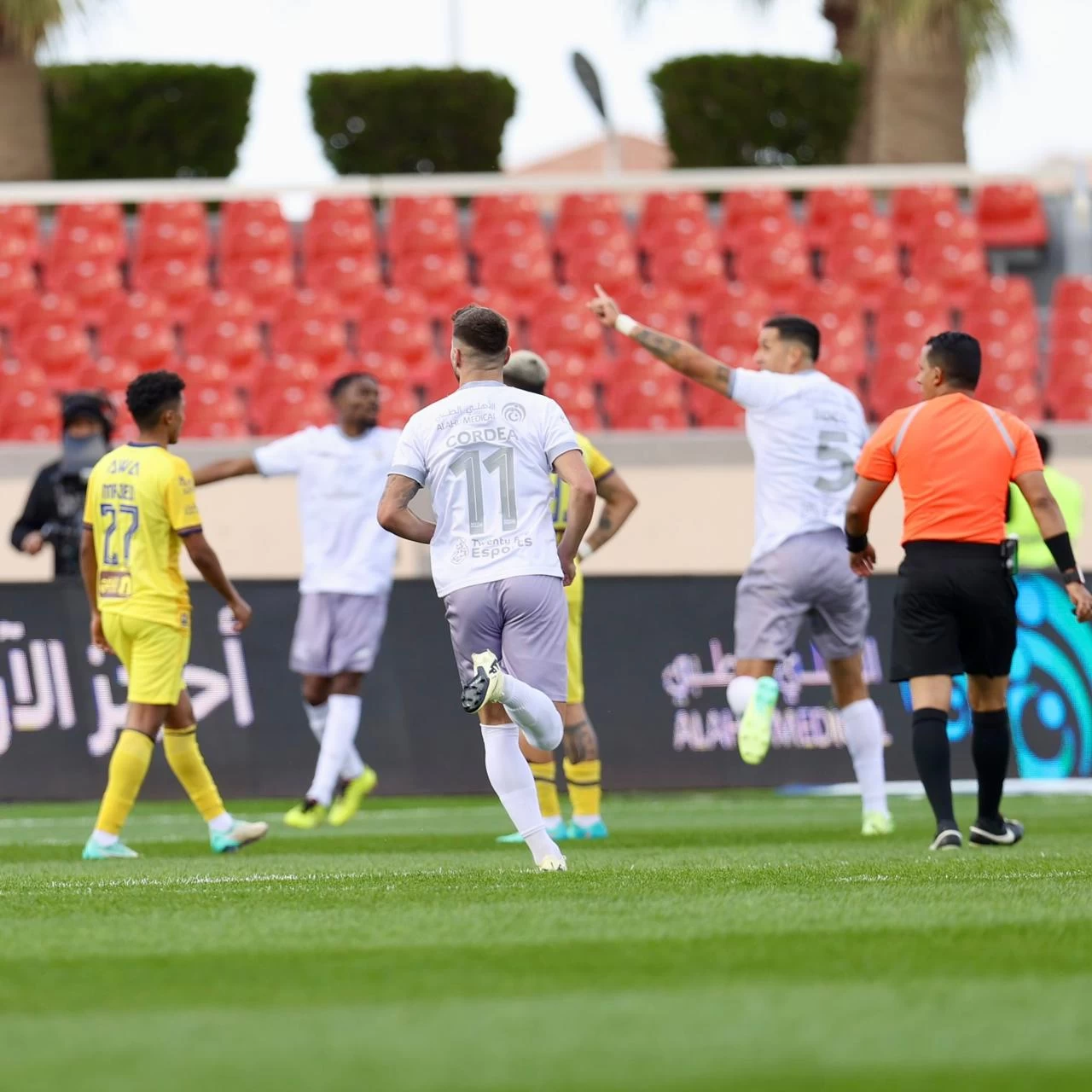 الطائي ينتصر على الحزم بهدف وحيد.