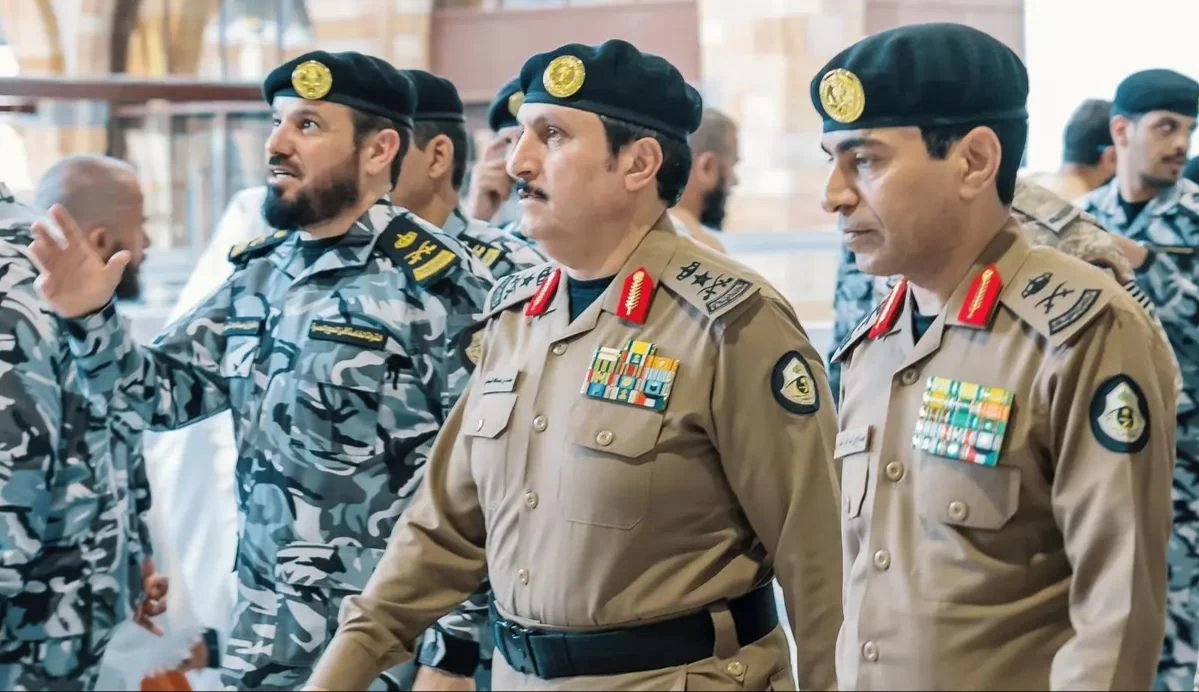 مدير الأمن العام يتفقّد جاهزية الخطط الأمنية والمرورية لموسم عمرة 1445هـ