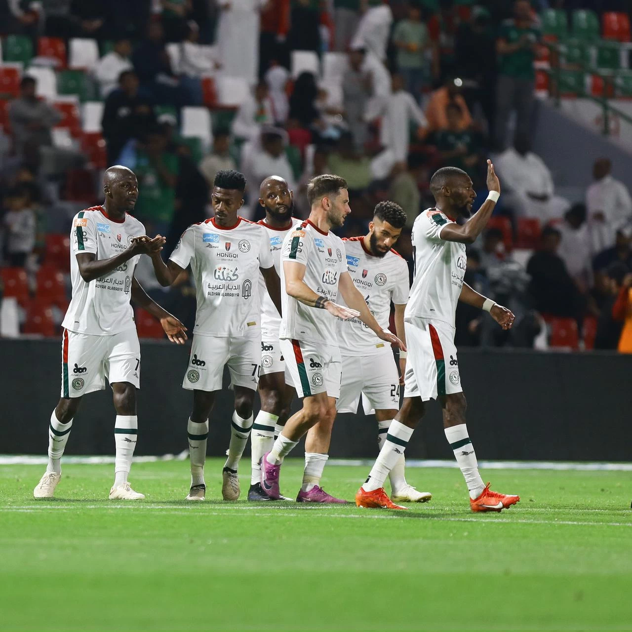 الاتفاق يضرب شباك أبها بثلاثية نظيفة والخليج يكسب مواجهة الفتح.