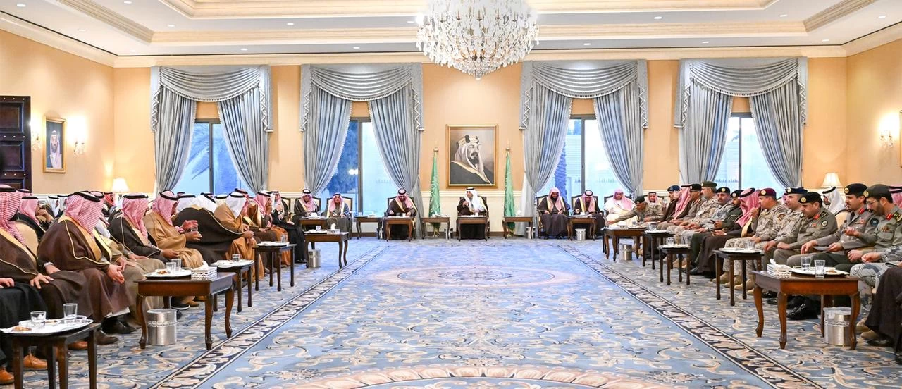 أمير تبوك يستقبل المهنئين بشهر رمضان المبارك 