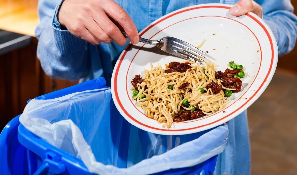 خبراء " البيئة ": تزايد هدر الطعام سنويًا في رمضان ونصيب الفرد يتجاوز 184 كجم