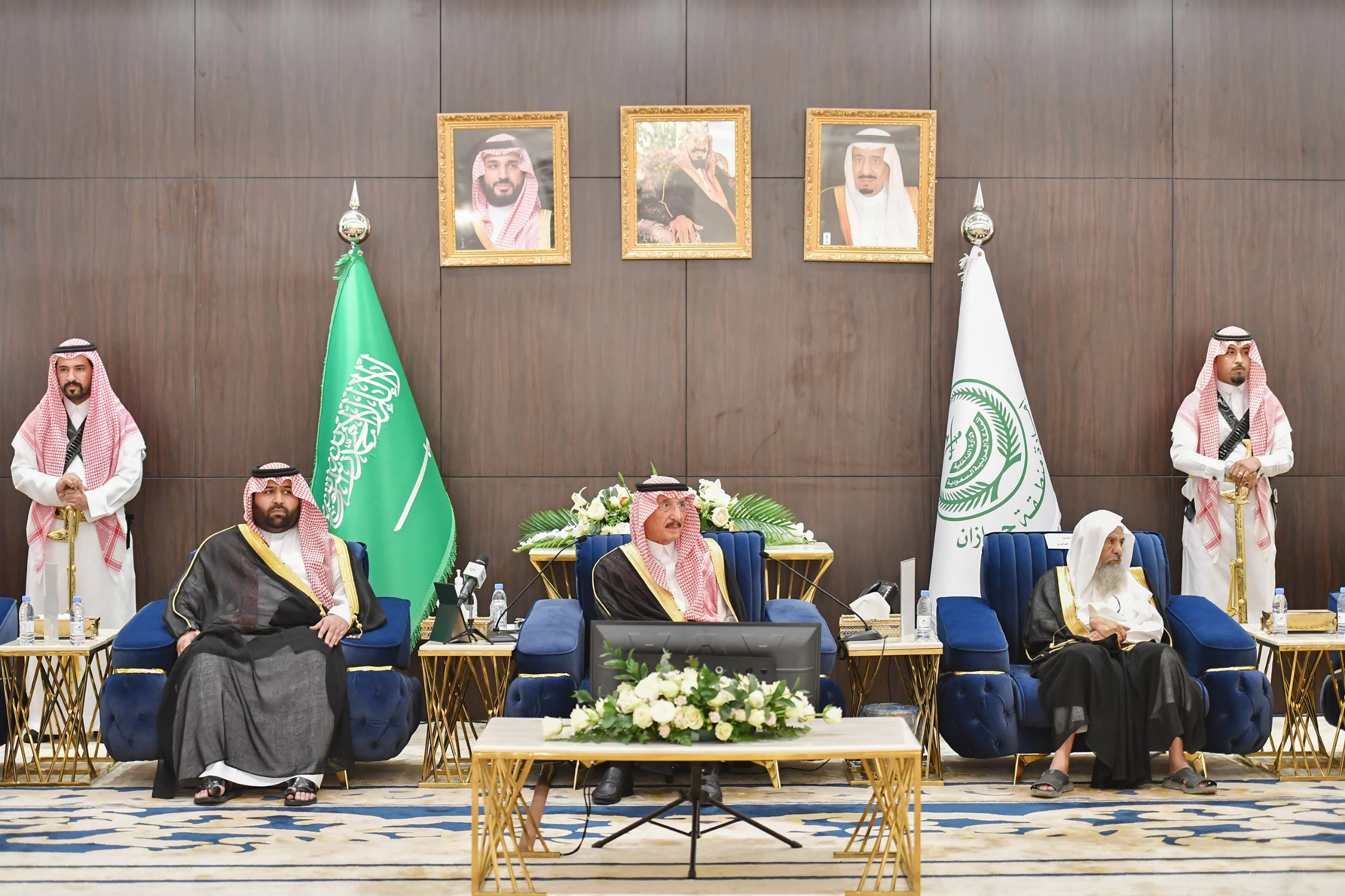 أمير منطقة جازان يستقبل المحافظين ورؤساء المراكز وجموع المهنئين بشهر رمضان المبارك