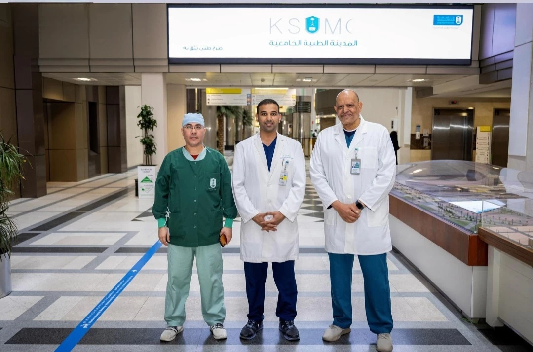 جراحة ناجحة لترميم الفك السفلي والمفصل باستخدام مفصل صناعي