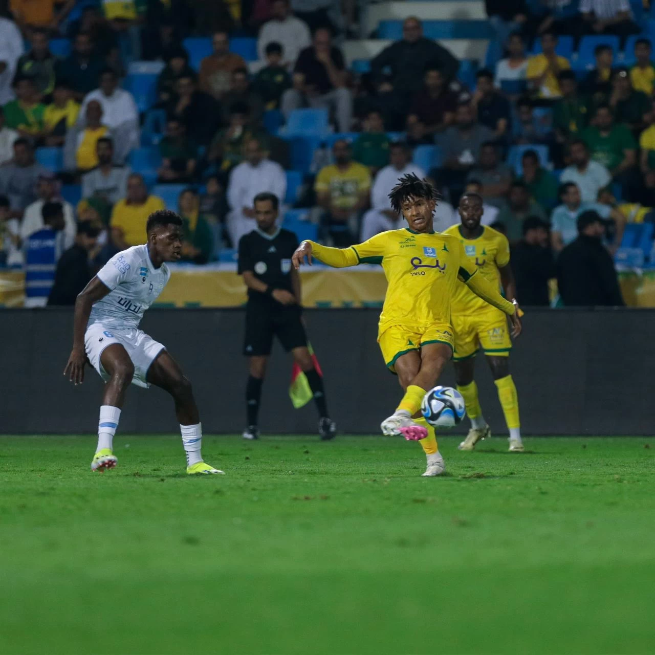 التعادل الإيجابي يحسم مواجهة الخليج والاخدود.