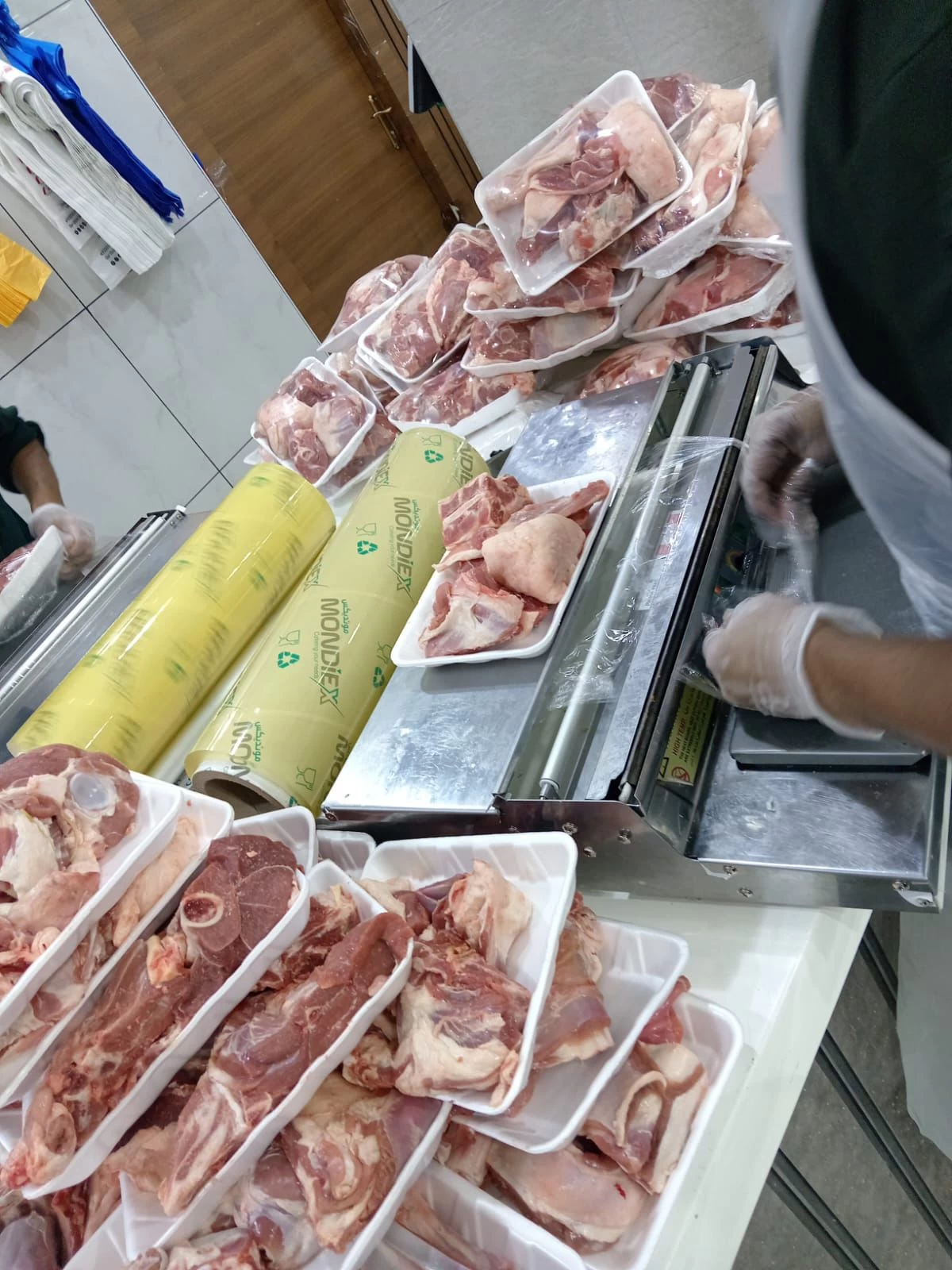 بر جازان توزع أكثر من 5000 كيلو من اللحوم الطازجة على أسر المستفيدين