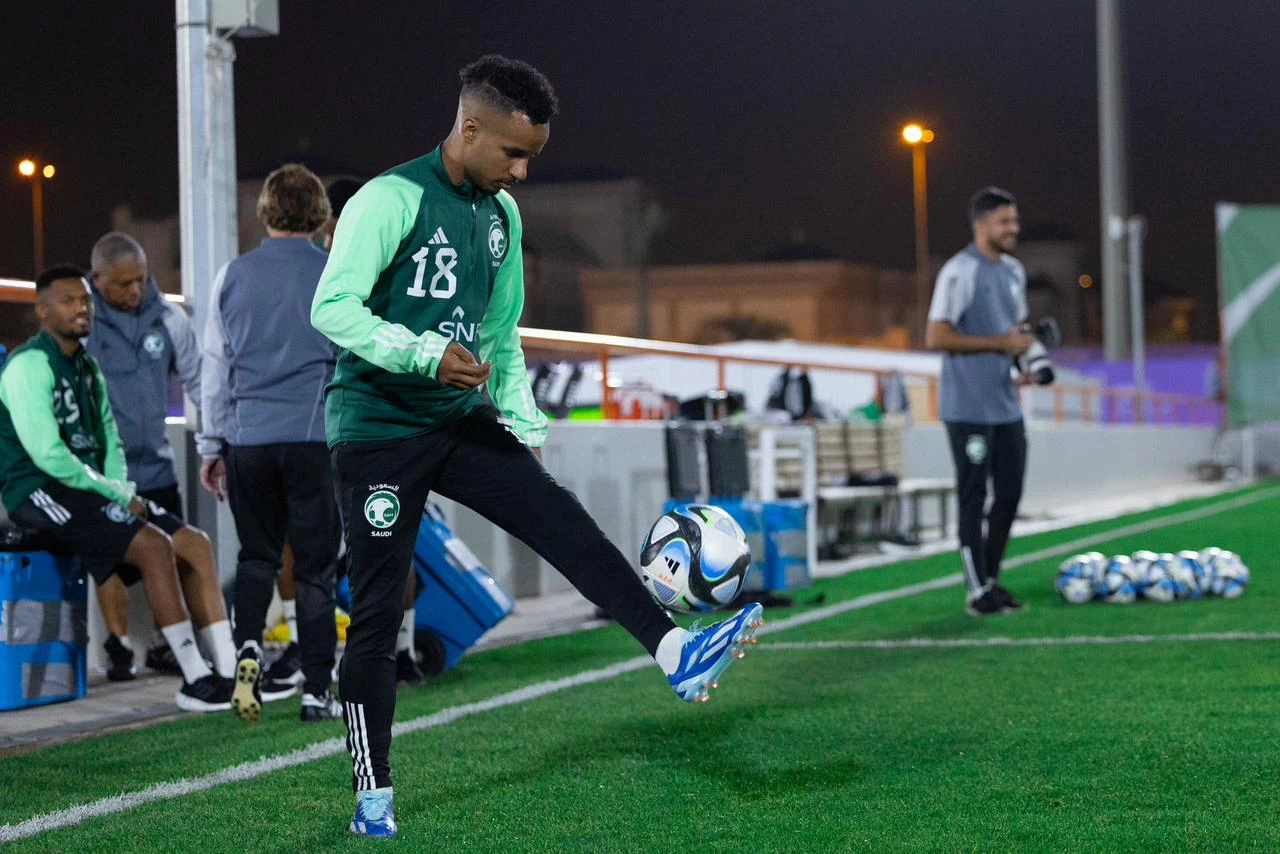 الأخضر يبدأ تدريباته في معسكر الرياض استعداداً للقاء طاجيكستان.