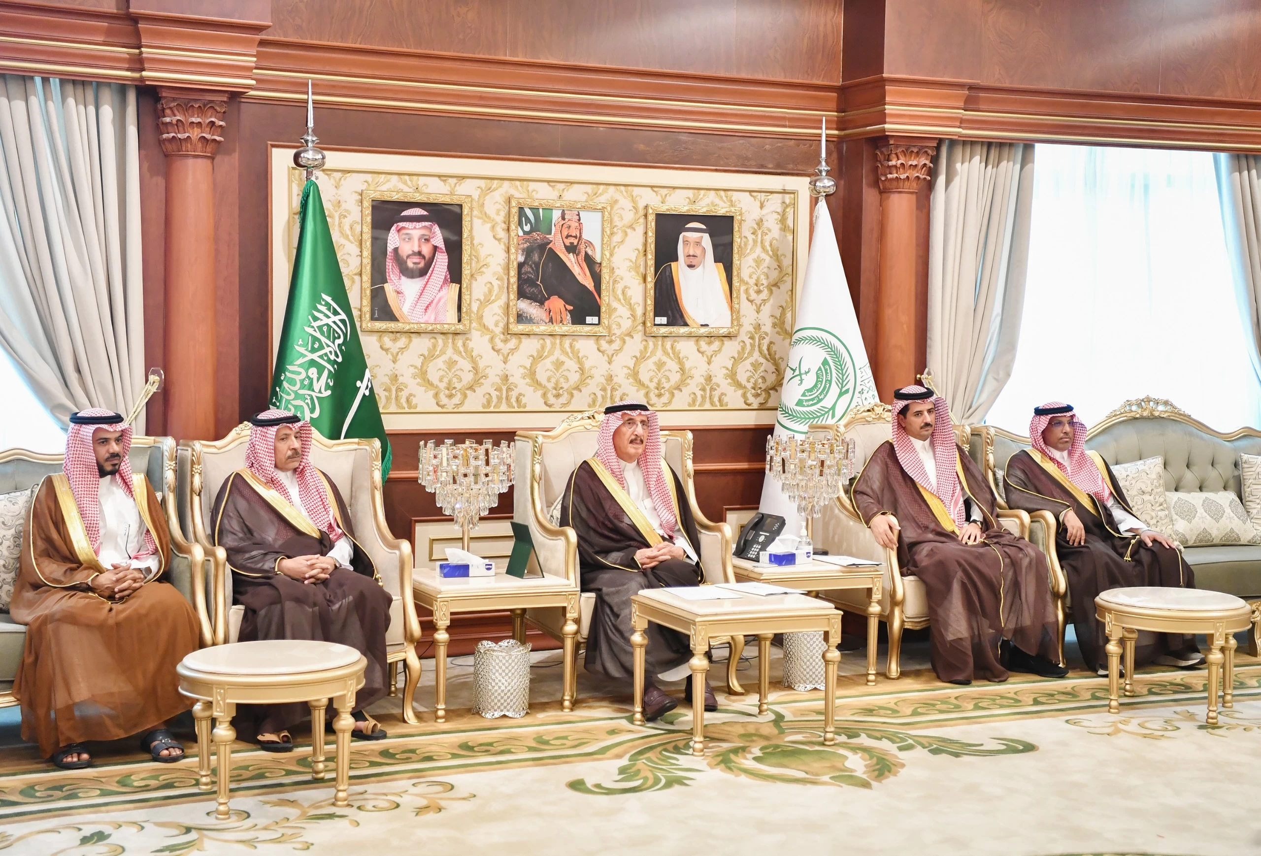 أمير منطقة جازان يطلع على سير العمل في حملة " جود جازان "