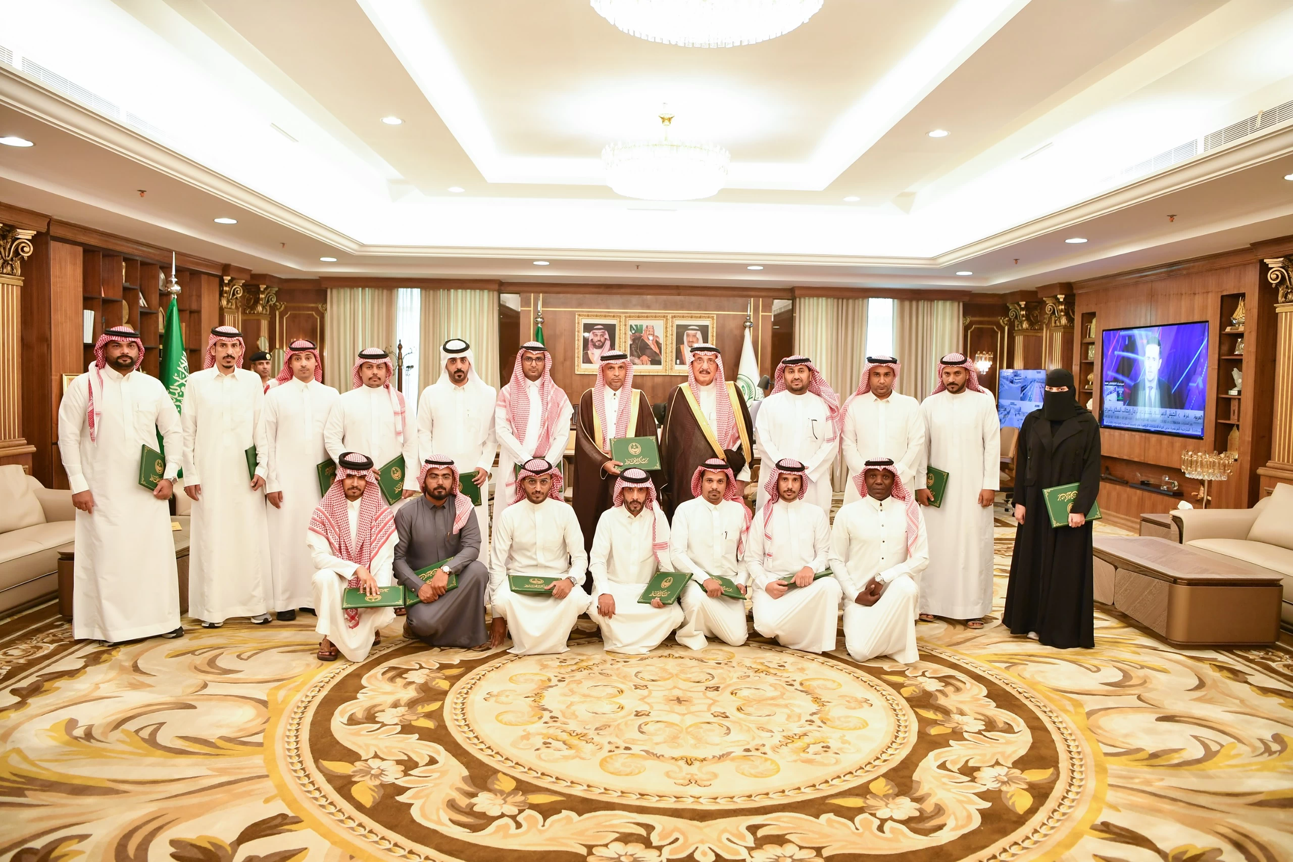 سمو أمير جازان يستقبل مدير مديرية مكافحة المخدرات بالمنطقة