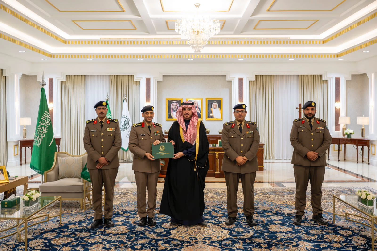 أمير منطقة الجوف يطّلع على تقرير إنجازات الدفاع المدنيّ بالمنطقة لعام ٢٠٢٣ م