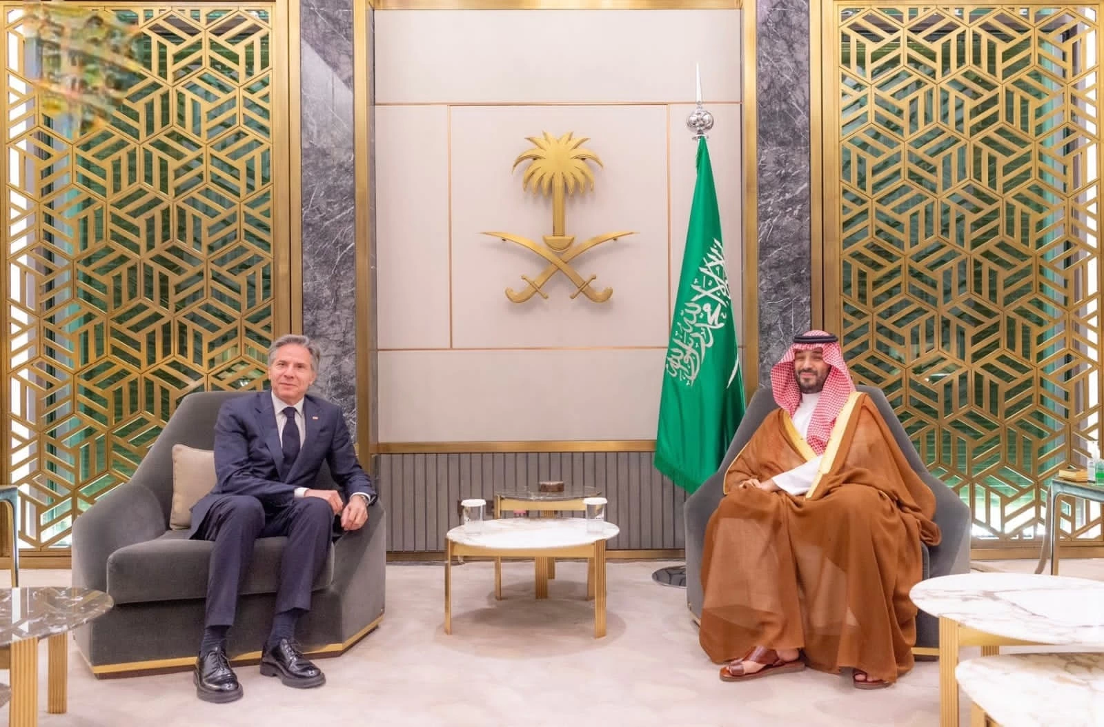 سمو ولي العهد يجتمع مع وزير الخارجية الأمريكي