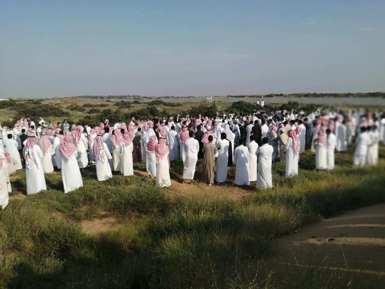 جموع غفيرة تشيع جثمان والدة الأستاذ سلطان حمدي