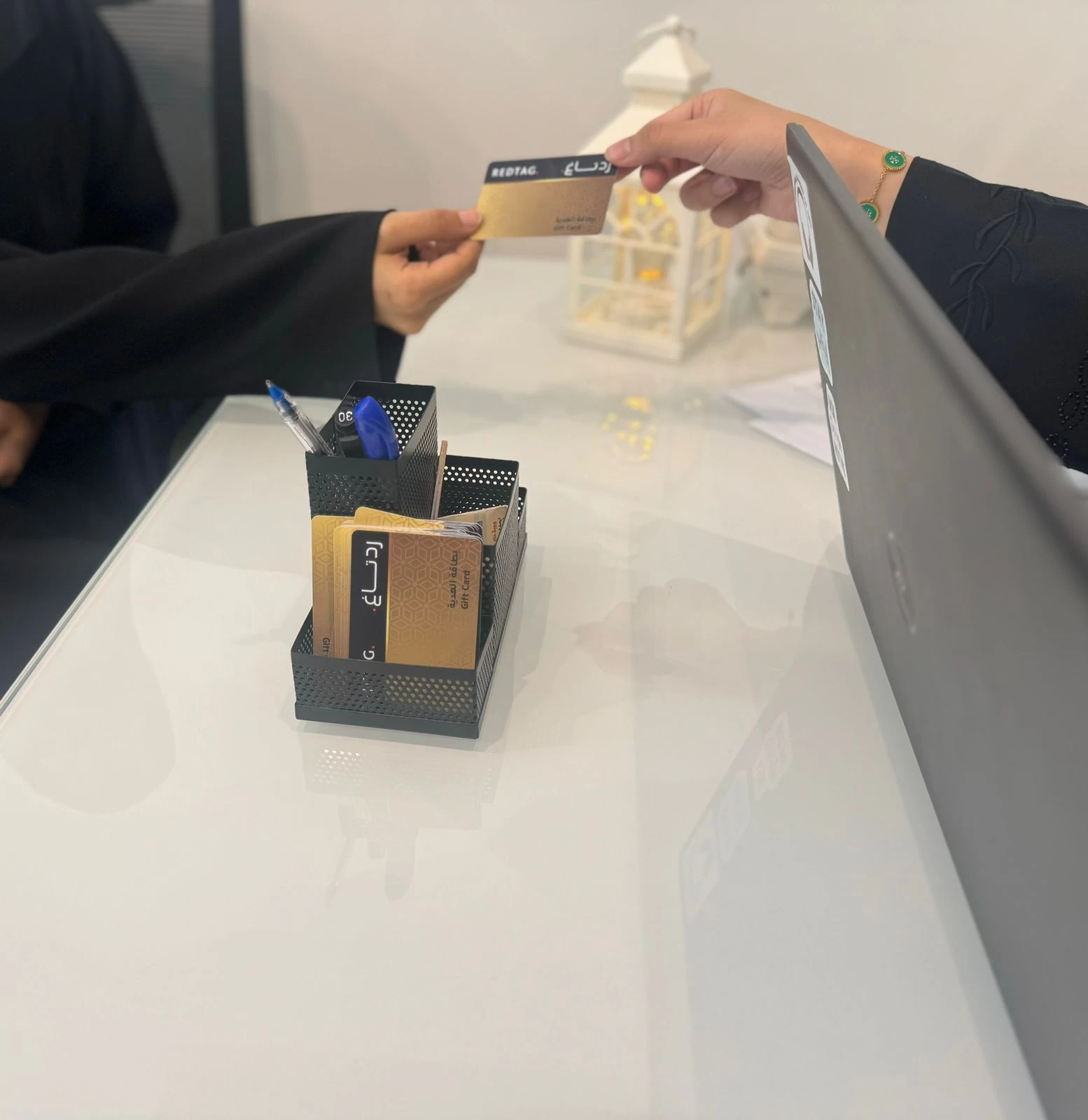 تراحم مكة المكرمة توزع كسوة عيد الفطر على مستفيديها