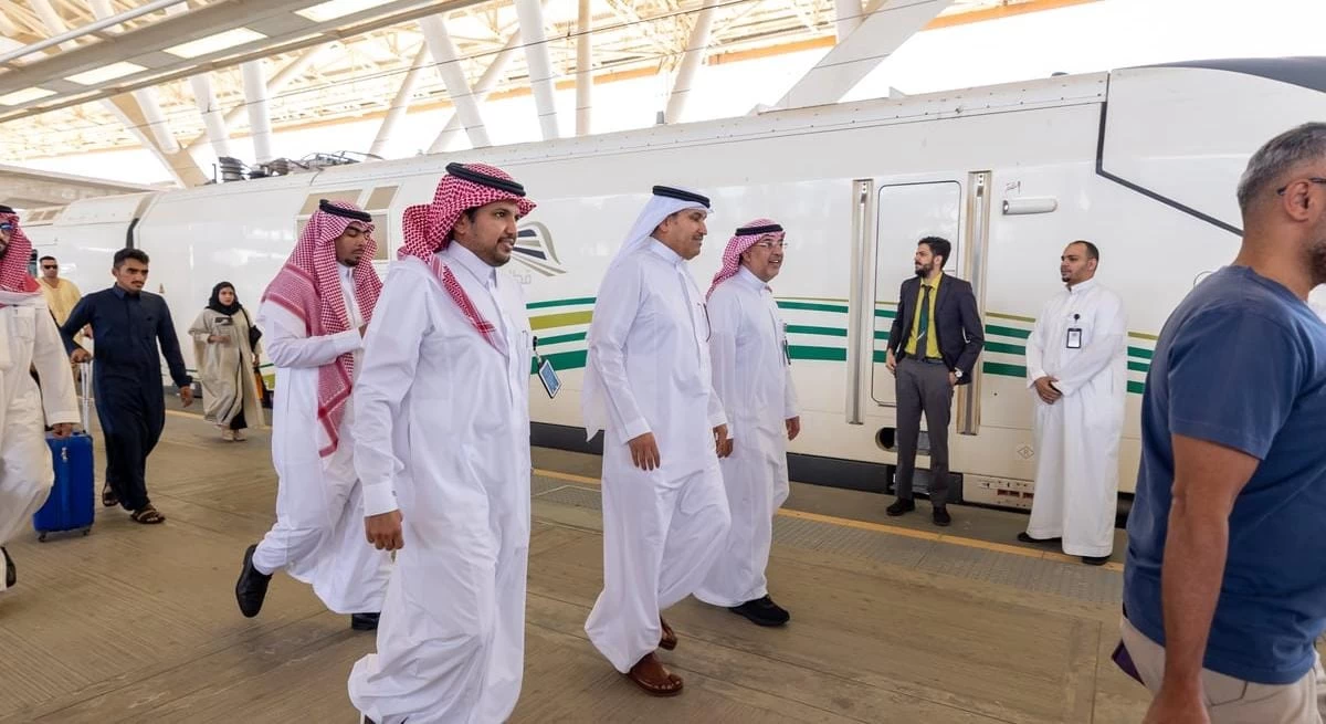 وزير النقل يقف على حركة القطارات وتنقل المعتمرين خلال العشر الأواخر من شهر رمضان 
