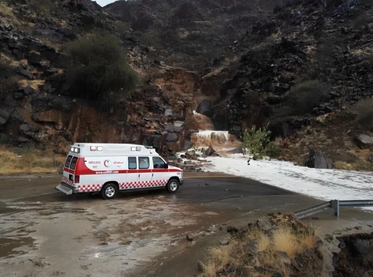 فرع هيئة الهلال الأحمر يستعد لمواجهة الحالة المطرية 